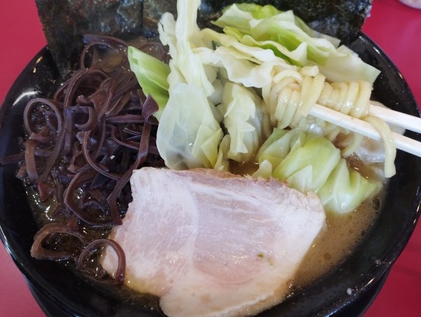 「ラーメン(固めちょっと薄め)(870)＋A券(200)」@家系ラーメン王道 王道之印の写真