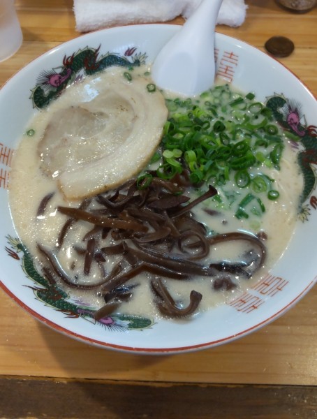 「博多豚骨ラーメン(カタ)+替え玉」@コハクノトキの写真