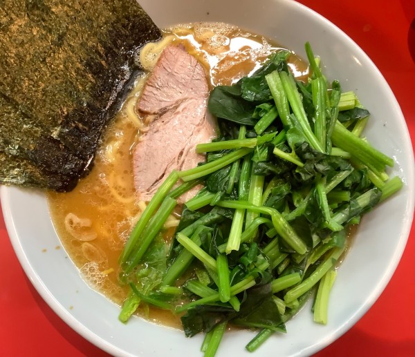 「ラーメン＋生ほうれん草」@横浜家系ラーメン 黄金家 鴨居店の写真