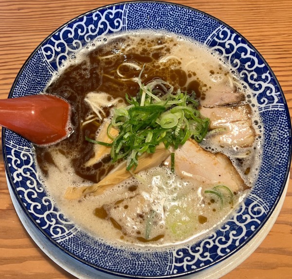 「黒博多とんこつ +うま玉」@博多ラーメン鶴亀堂 三芳藤久保店の写真