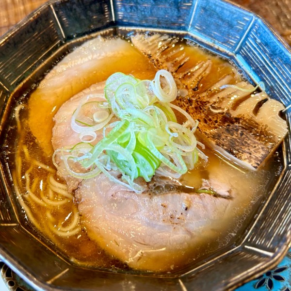 「醤油チャーシュー麺」@古民家ヌードゥル黒揚羽森住の写真