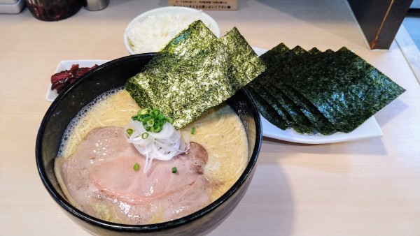 「【限定】玉子とじらーめん＋海苔･ライス」@煮干しらぁめん 猫トラ亭の写真