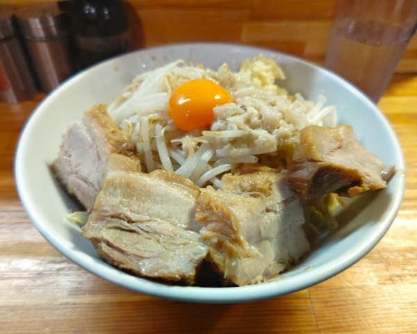 「肉増しまぜそば塩（並）全マシ」@麺処 MAZERUの写真