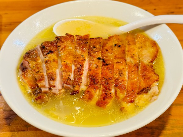 「地鶏チャーシュー麺 2,100円」@極汁美麺 umamiの写真