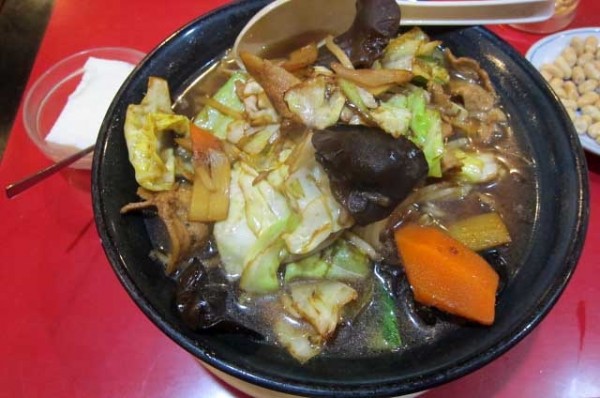 「野菜たっぷりラーメン　750円」@花彫酒家の写真