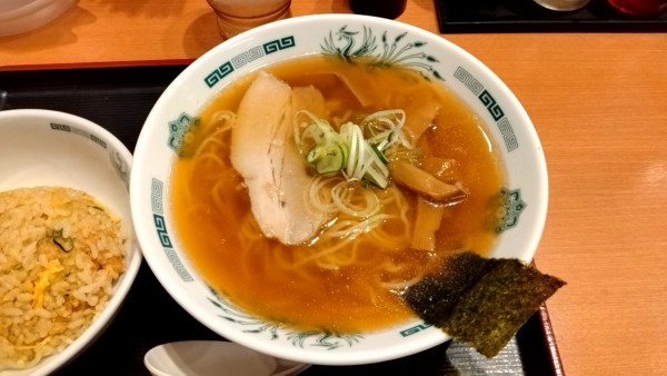 「半チャーハンセット_670円」@日高屋 赤坂一ツ木通店の写真