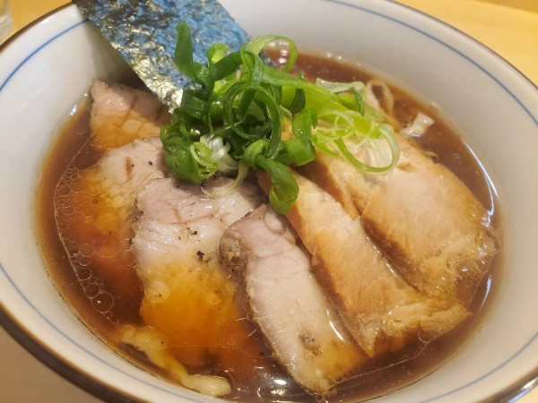 「軍鶏そば+チャーシュー(醤油)」@麺庭 つむぎの写真