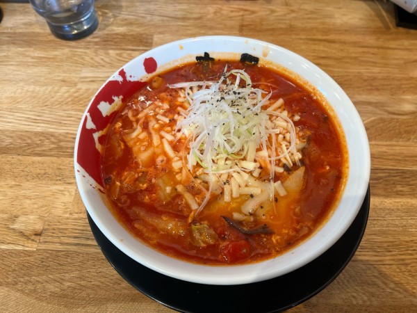「チーズトマト酸辣湯麺」@ラーメンまこと屋 大府共和店の写真