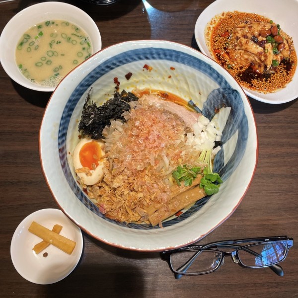 「バンメン（旨辛油そば） ミニセット」@名物よだれ鶏と濃厚鶏白湯麺 MATSURIKA 武蔵新田店の写真