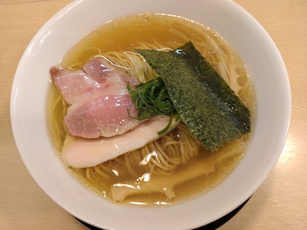 「白醤油らぁめん　９００円」@麺屋 いちょうの写真
