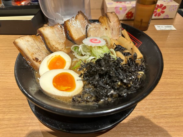 「特製濃厚豚骨醤油らーめん」@金澤濃厚豚骨ラーメン 神仙の写真