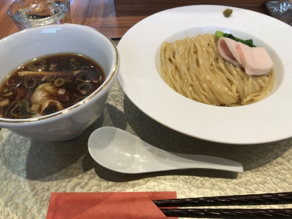 「ワンタン入り醤油つけ麺（1200円）」@彩とりの写真