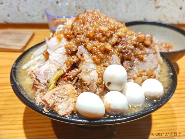 「ブタラーメン 大(+アブラ+うずら5個)」@Wez Noodlesの写真