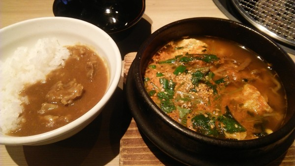 「じっくり煮込んだ牛すじカレーライス 535円」@国産牛焼肉くいどん メッセアミューズモール店の写真