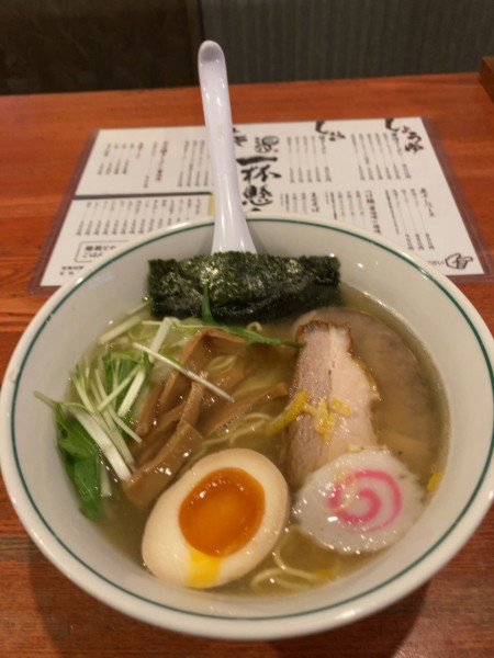 「煮干しベース塩ラーメン（中盛）　950円」@麺屋二八の写真