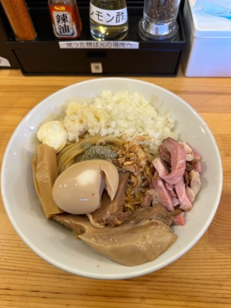 「まぜそば　玉ねぎ　追い飯」@煮干らーめん 川むらの写真