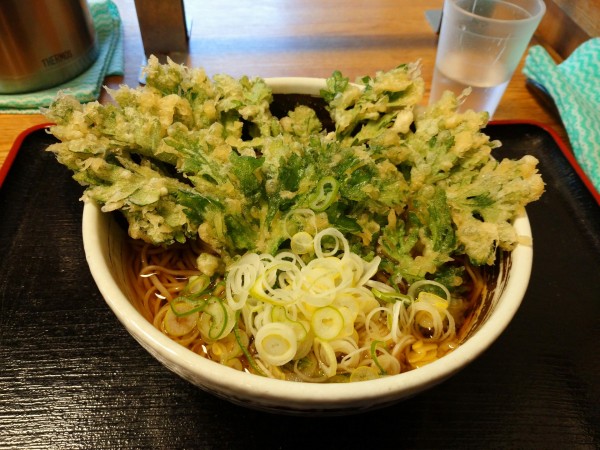 「春菊天そば（500円）」@甲斐そばの写真
