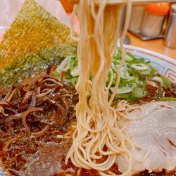 焦がし黒とんこつラーメン