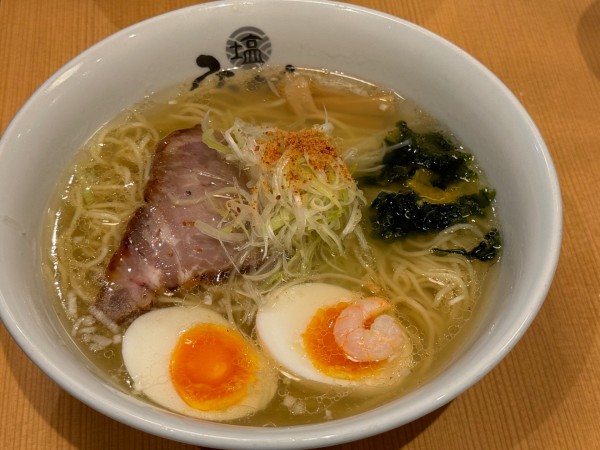 「塩玉らーめん」@塩専門 ひるがお 東京駅店の写真