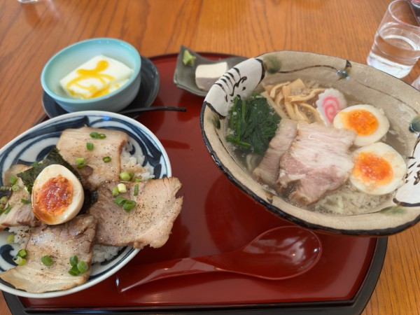 「那須ラーメン(塩)＋ミニ炙りチャーシュー丼」@ラーメン やま吉 那須本店の写真