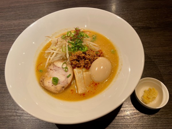 「【限定】みそ白湯そば＋田中農場の味玉」@中華そば 十目一八食堂の写真