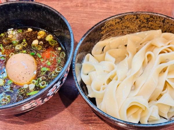 「つけめん 大盛 平麺 900円」@三谷製麺所の写真