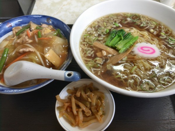 「【11】ミニ中華丼とラーメン」@山翠の写真