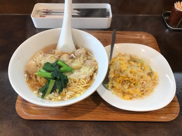 「ワンタンメンと半チャーハン 880円（ランチメニュー）」@横浜8番の写真