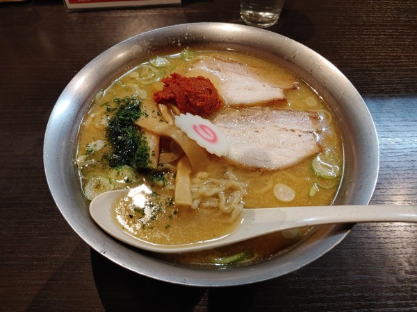 「辛糀味噌ラーメン　大盛り　850+100円」@とんとんラーメンの写真
