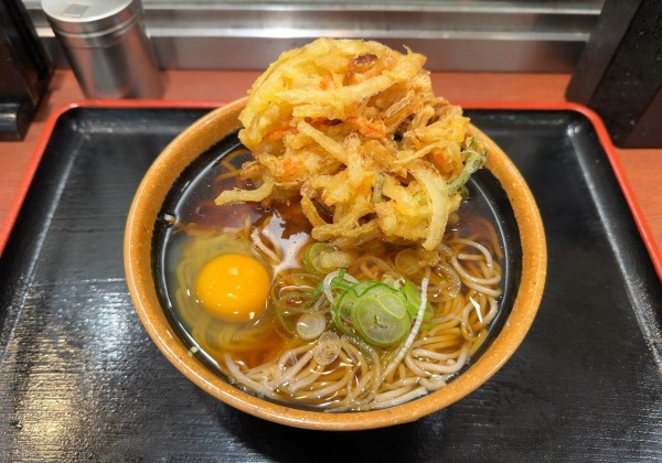 「かき揚げ玉子そば(600円)」@そば処 めとろ庵 錦糸町店の写真