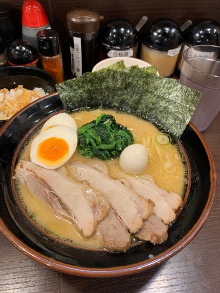 「醤油豚骨ラーメン」@横浜家系ラーメン やまふじ家 野田店の写真