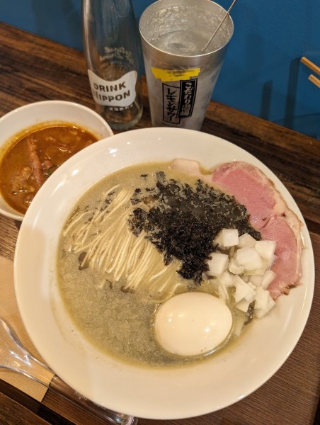 「レモンサワー＋煮干しラーメン」@むかん 初台の写真
