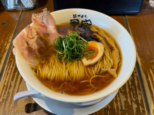 「醤油らぁめん　特盛」@麺づくり 蒼空 本店の写真