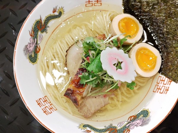 「和牛WHITE＋味玉」@トーキョーニューミクスチャーヌードル 八咫烏 CHIKARABOの写真