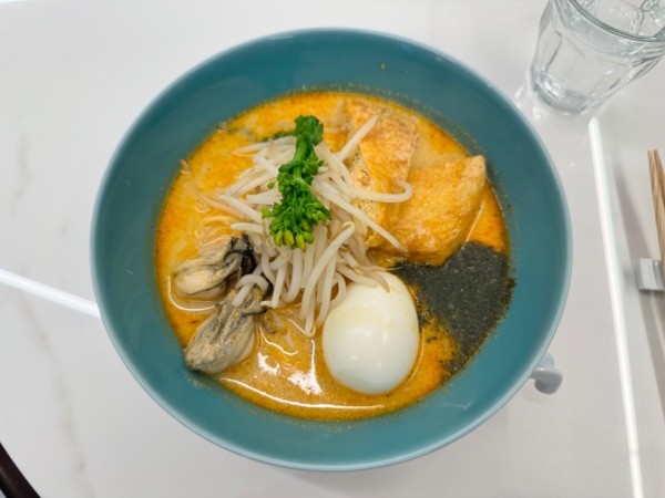 「ラクサランチ[ラクサ.Kopi(コーヒー.練乳)]1500円」@SINKIESの写真