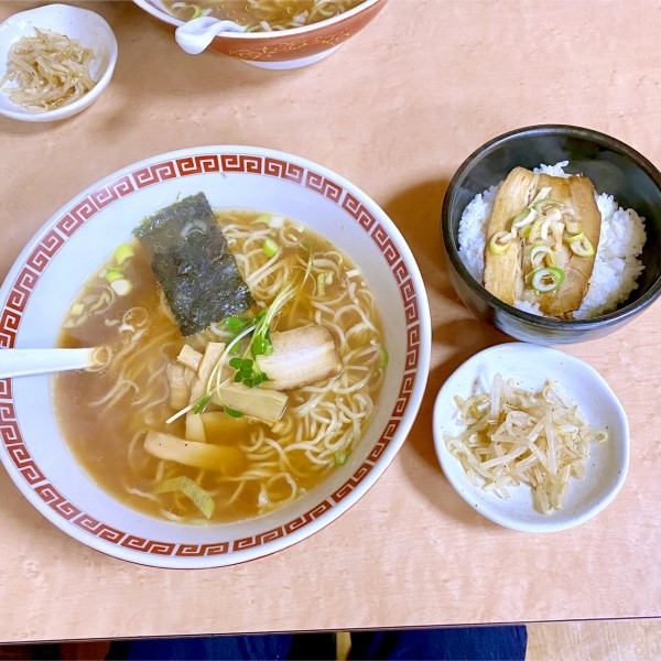 「ランチサービスセット。ラーメン&ミニチャーシュー丼。¥650。」@コント 代田橋店の写真