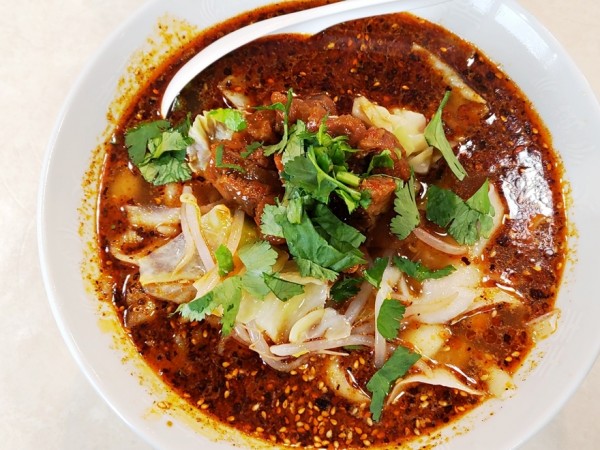 「麻辣牛肉麺」@亀戸刀削麺の写真