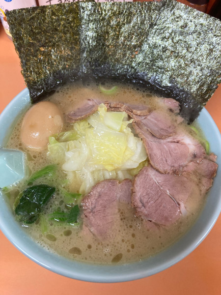 「味玉キャベツチャーシューメン」@梅浜亭の写真