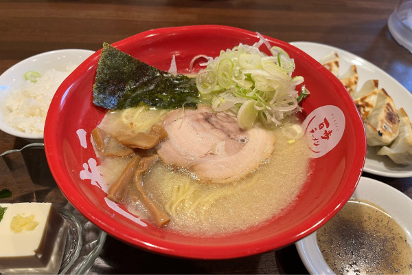 「百歩ラーメン ハリガネ+餃子+半ライス」@百歩ラーメン 川口店の写真