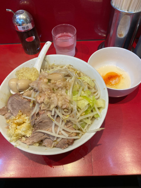 「ラーメン小　生卵　生姜半分　ニンニク　あぶら」@ラーメン二郎 西台駅前店の写真