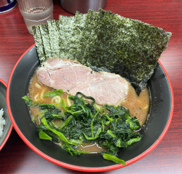 「のり•ほうれん草ラーメン」@麺家 紫極 大泉学園店の写真