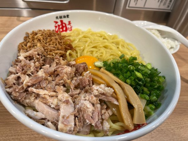 「油そばB 肉ましフライドオニオンチーズ　特大」@元祖油堂 柏西口店の写真