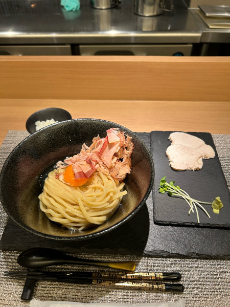「卵かけ麺（鶏）　中」@麺屋 二二一の写真