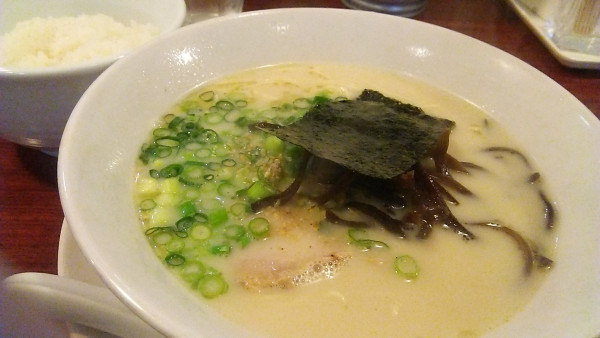 「まるきんラーメン 850円+ランチ白ご飯 100円」@博多まるきんラーメン 春日店の写真