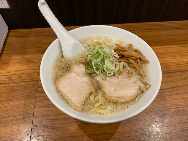 「珀（しろ）（背脂あり）830円」@喜多方食堂 山海の写真