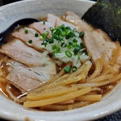 中華そば　平打ち麺800円　チャーシュー増し300円