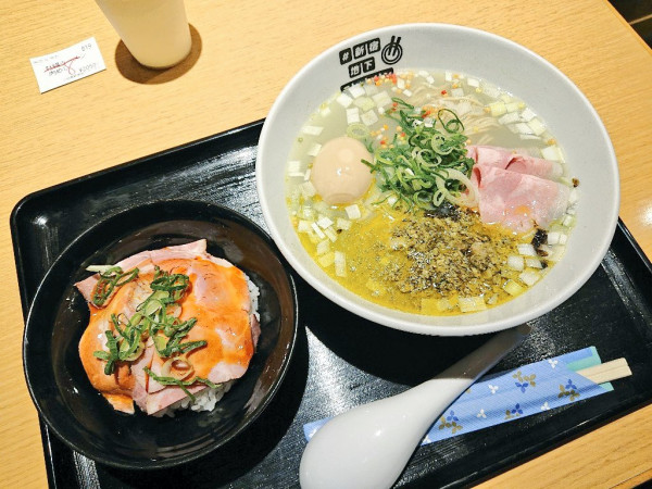 「広島牡蠣塩ラーメン(半熟味玉付き)、肉めし」@#新宿地下ラーメンの写真