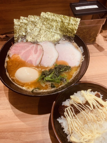 「上離れ(並)950円 無料ライス」@ラーメン武蔵家 HANAREの写真