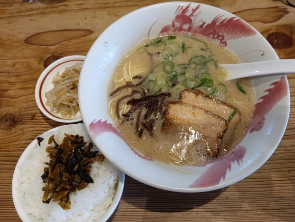 「とんこつ純味+白ごはん（¥800+180）」@龍の家 光の森店の写真