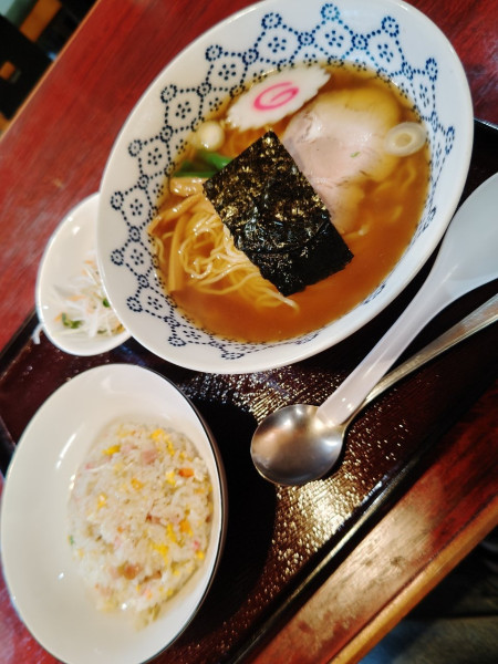 「半チャーハンセット(醤油)(900円)」@ラーメン小天狗の写真